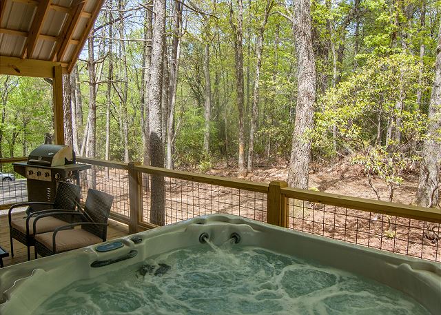 Hot-tub-cabin-rental